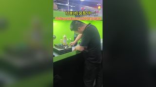 Tijdens de montage van de snijmachine
